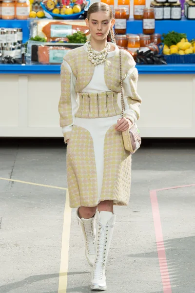 Look 23